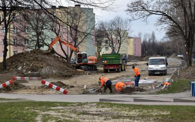 Pracownicy budowlani przy pracach ziemnych 