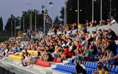 Trybuny stadionu wypełnione kibicami