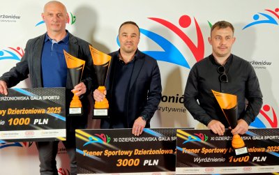 Trójak trenerów na wspólnym zdjęciu