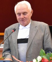 Aleksander Szymanowski przy mikrofonie