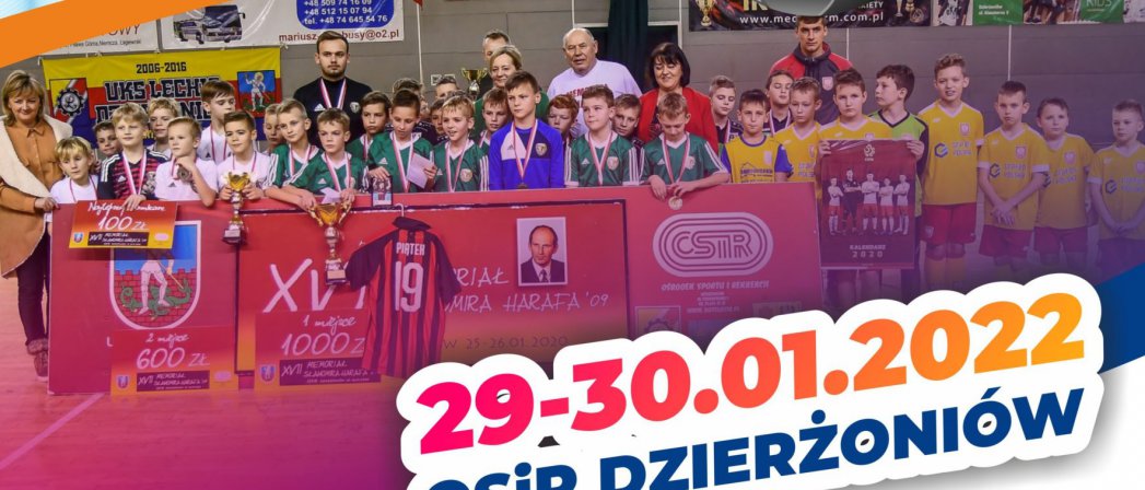 Grupa kilkunaściorga młodych sportowców na wspólnym zdjęciu