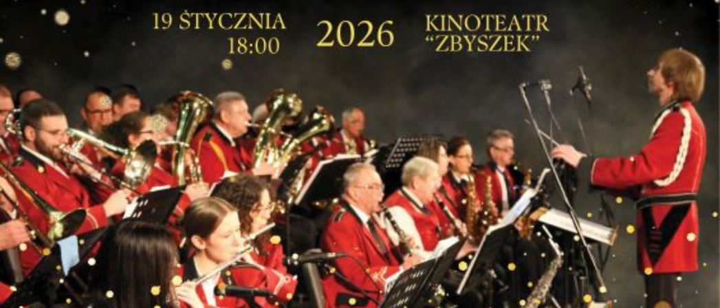 Miejska Orkiestra Dęta podczas Koncertu Noworocznego na scenie Kinoteatru „Zbyszek”, muzycy grają utwory klasyczne i rozrywkowe z udziałem wokalistek.