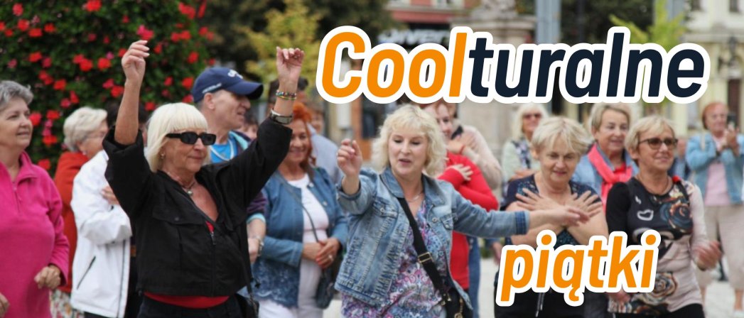 Kilkanaście pań tańczących na rynku